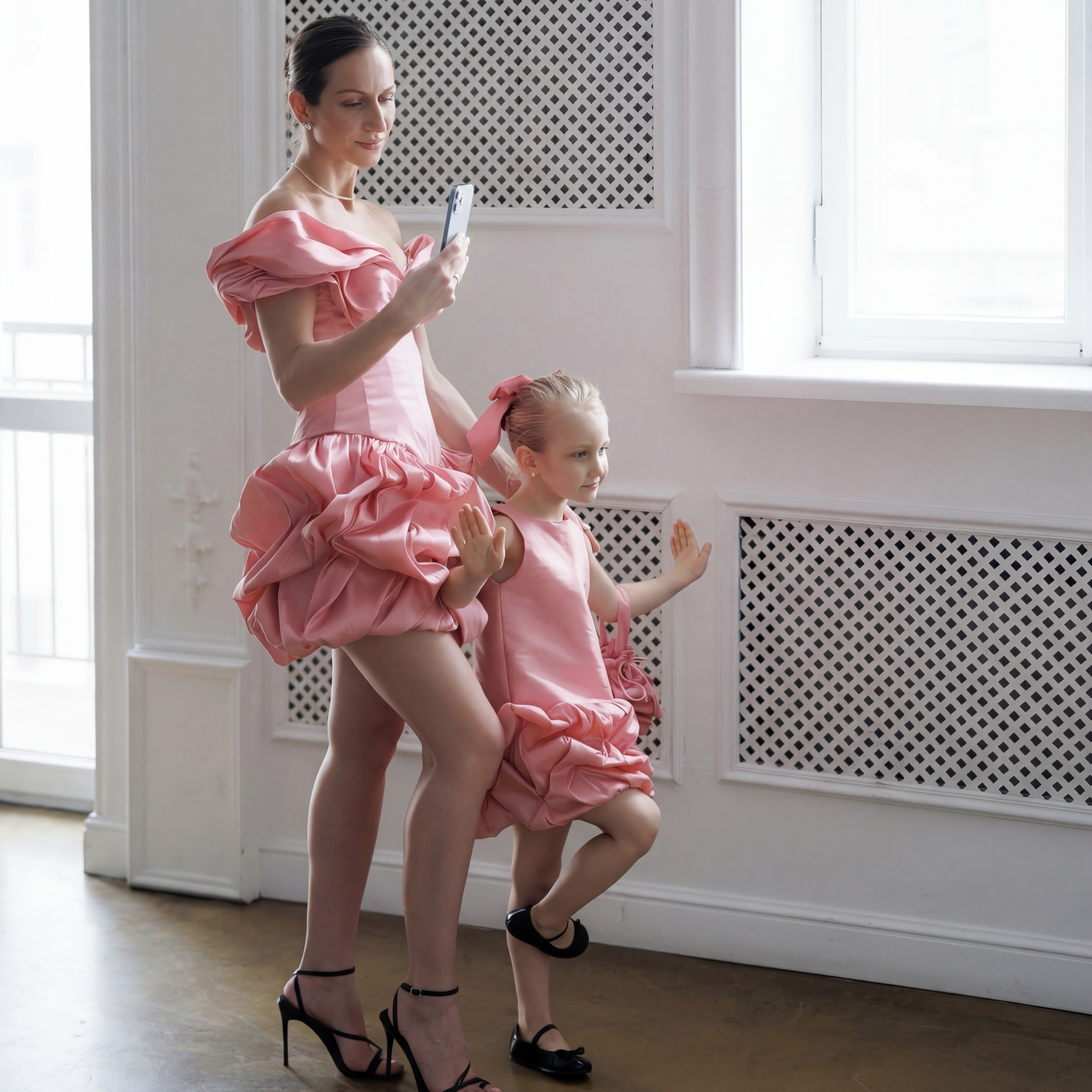 Satin Folds Sleeveless Short Dresses - image 4