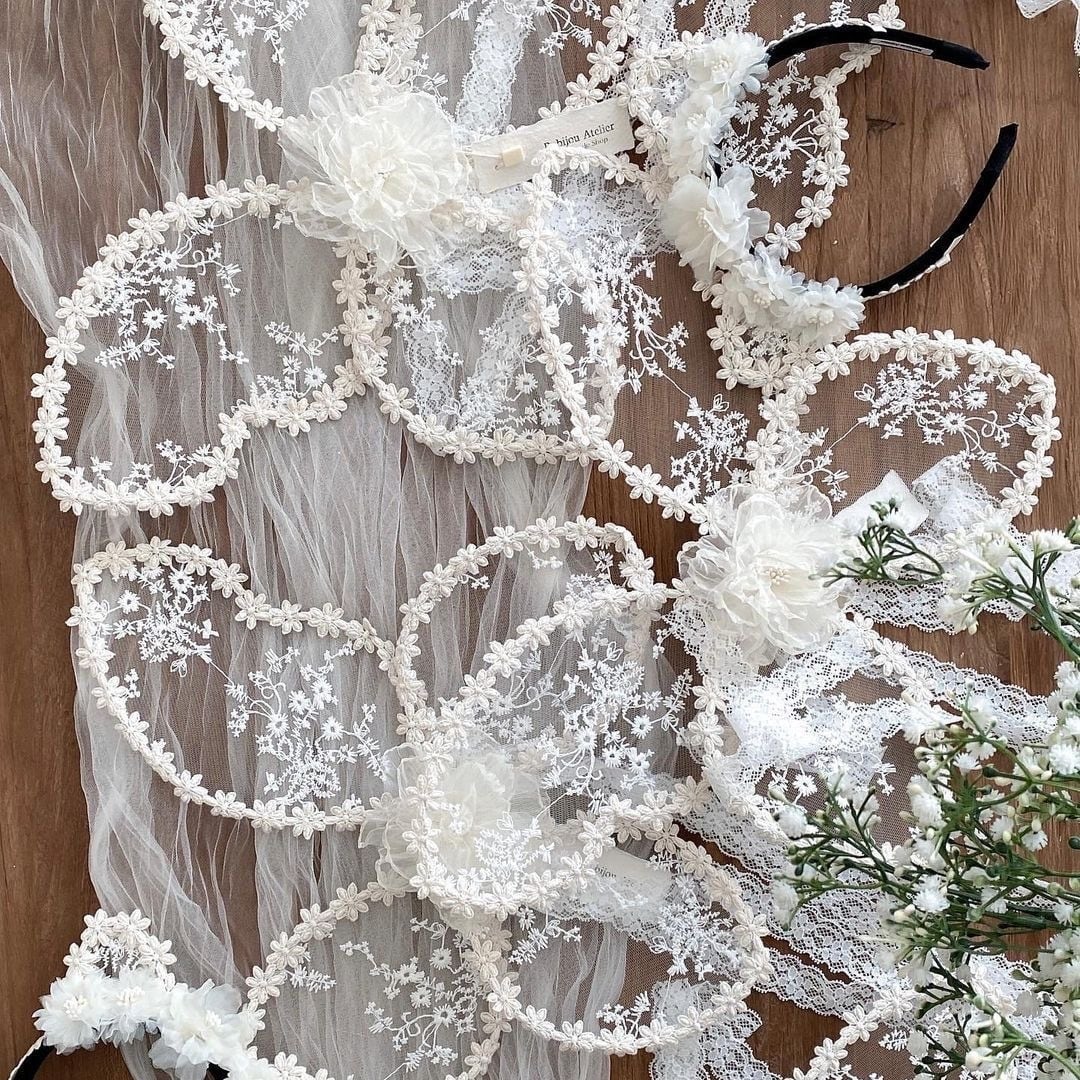 Floral With Embroidery Back Accessory - image 9